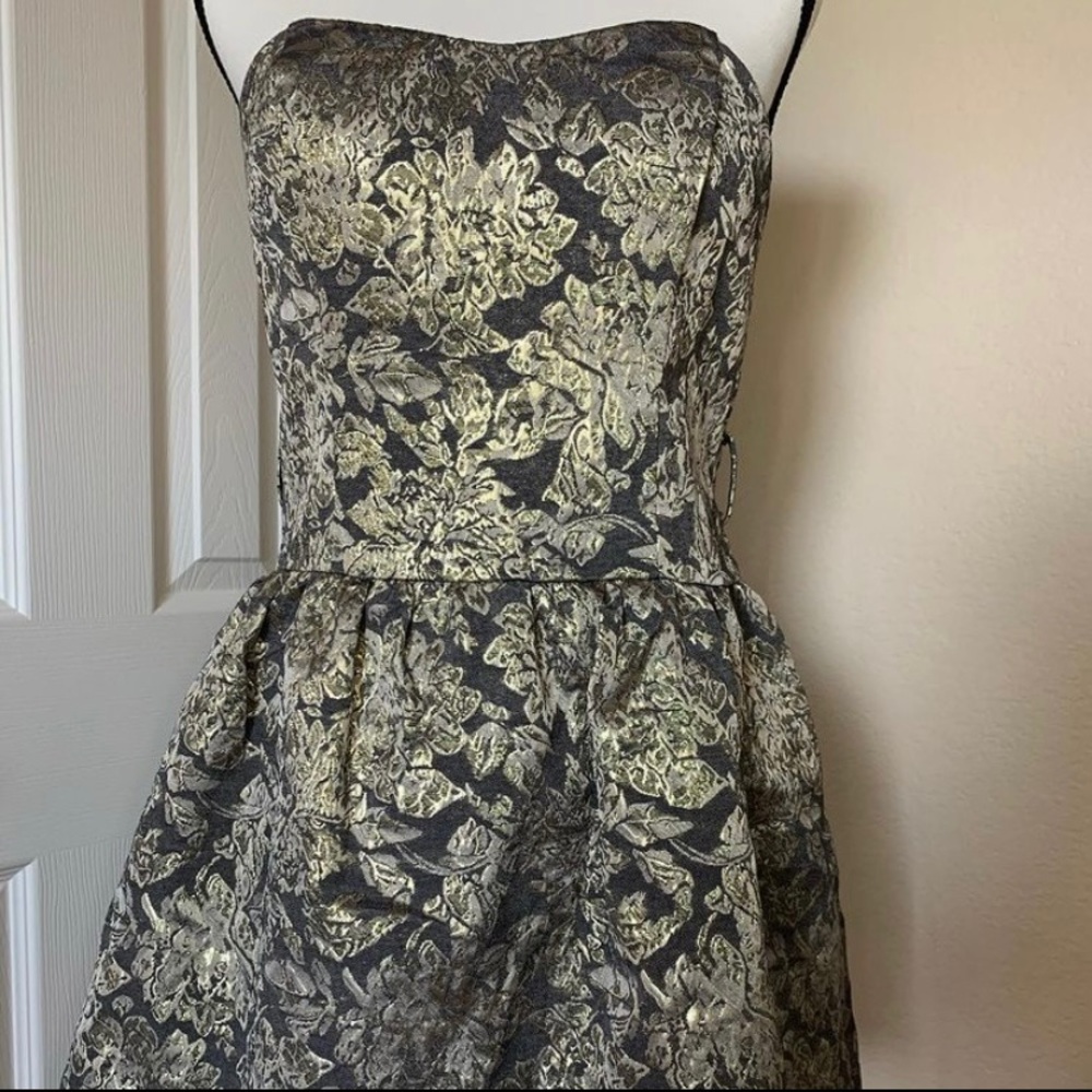 Dress - Picture 2 of 2